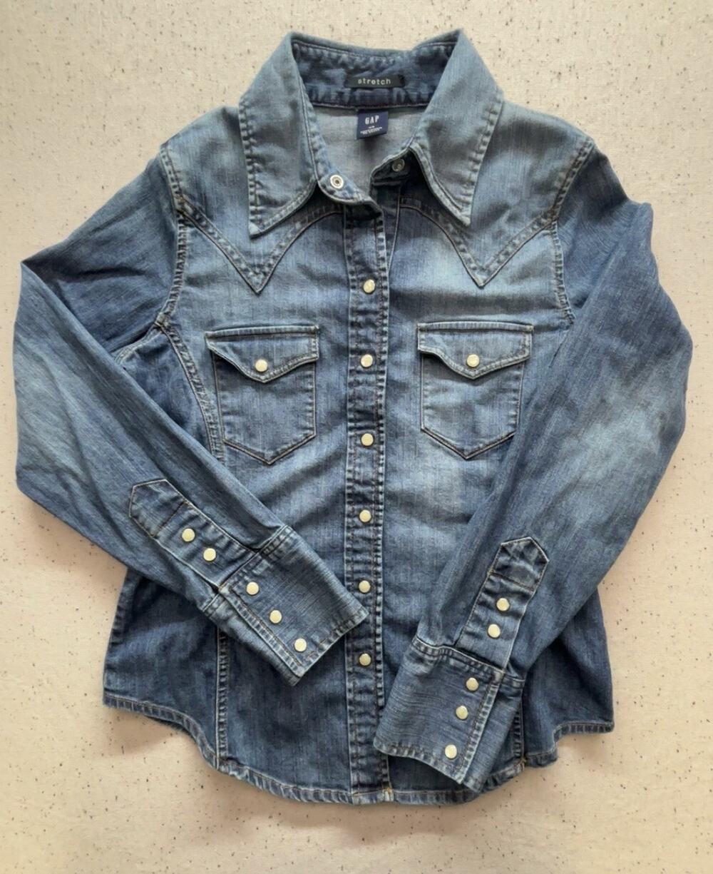 GAP 1969 Denim Western Shirt XS Pearl Snap Cowgirl Rockabilly Fitted Blue Wash